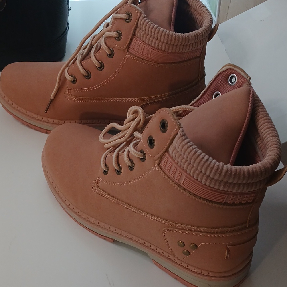 ✨Pink  Ankle Boots NWOT sz 7 1/2